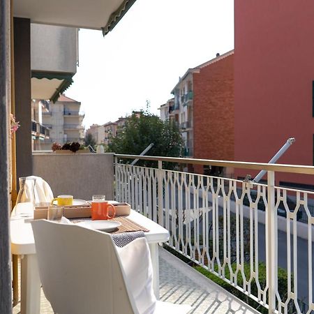 Pietra Ligure Downtown Convenience -Free Parking Lägenhet Exteriör bild