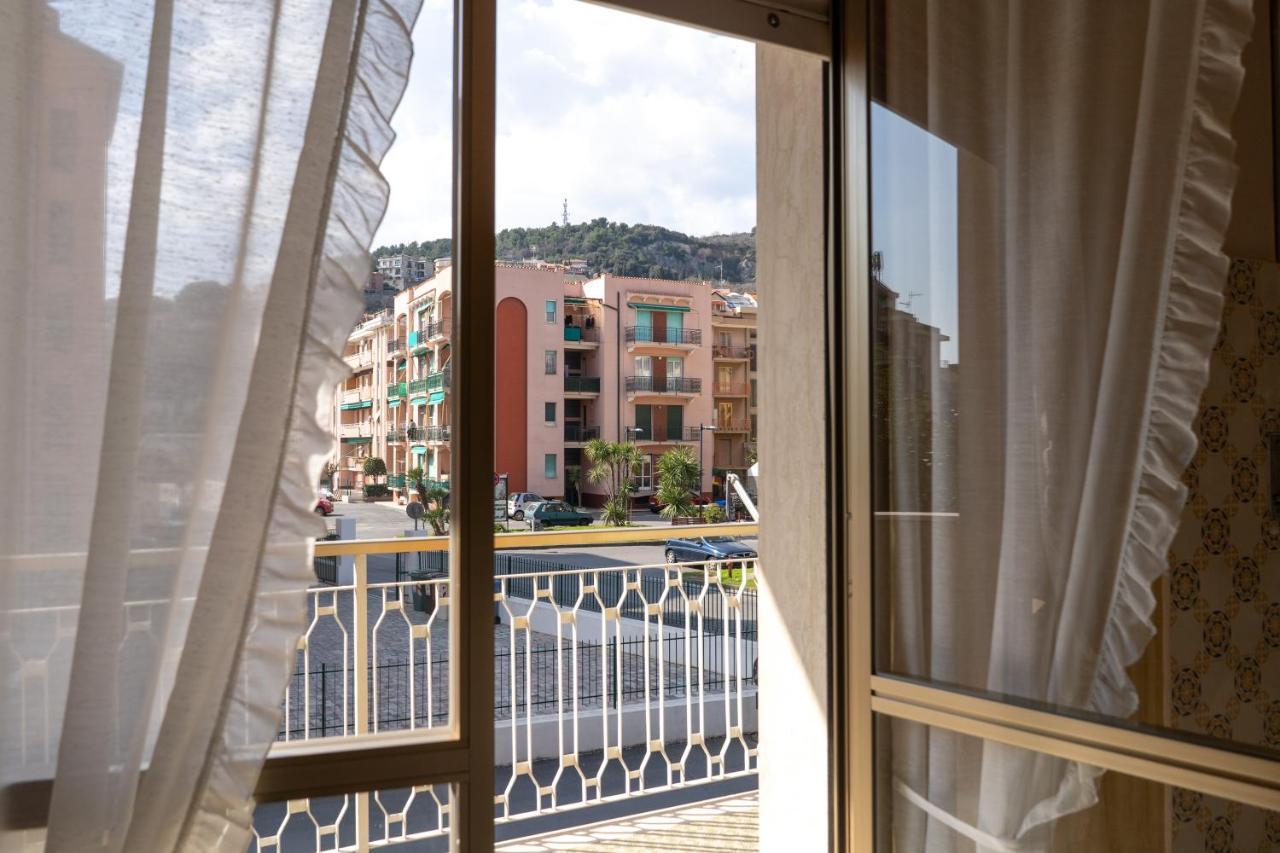 Pietra Ligure Downtown Convenience -Free Parking Lägenhet Exteriör bild