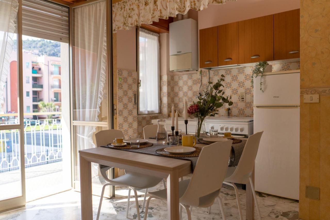 Pietra Ligure Downtown Convenience -Free Parking Lägenhet Exteriör bild